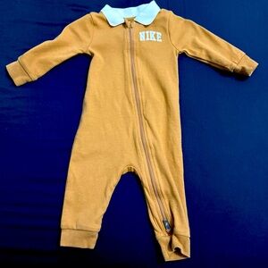 Nike Kids One Piece in Tan